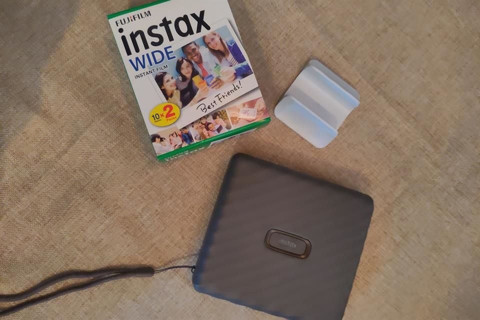 Instax Link Wide ya está disponible en México para imprimir imágenes panorámicas.