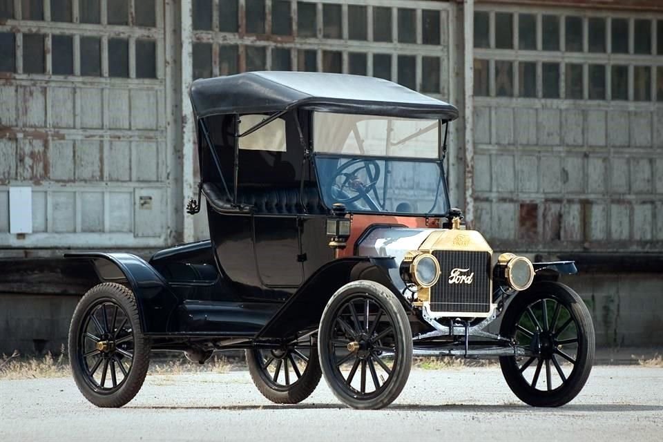 'El cliente pude tener su Modelo T de cualquier color, siempre que sea negro'. Henry Ford.