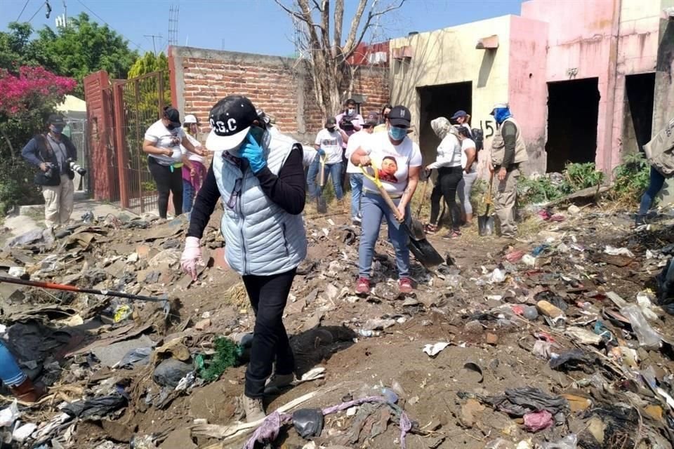 Madres Buscadoras en brigada de búsqueda de fosas clandestinas.