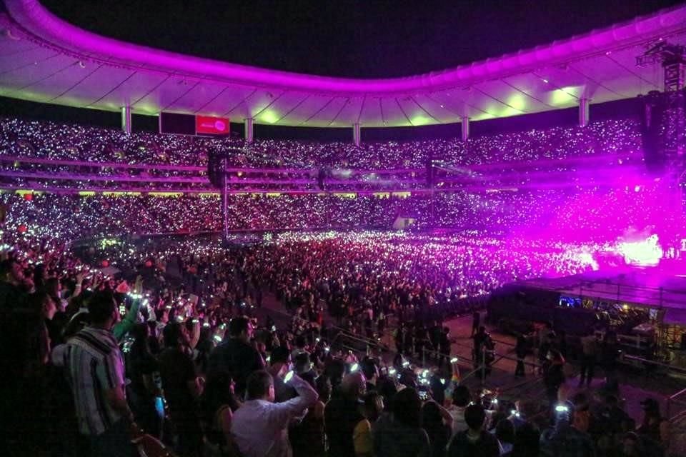 Un Estadio Akron lleno disfrutó de la primera fecha de Coldplay en Guadalajara.