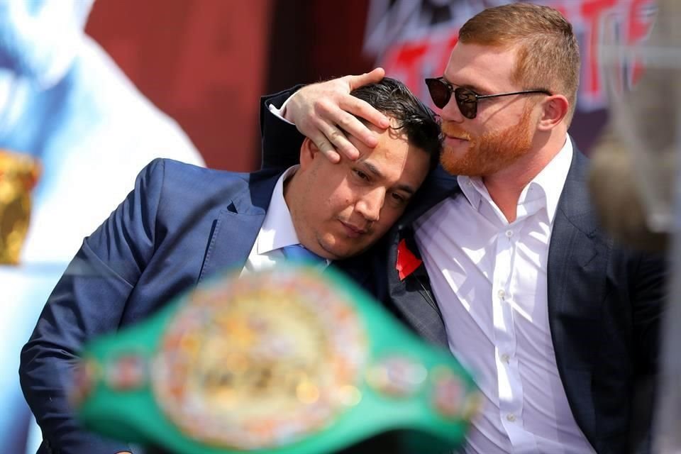 Saúl 'Canelo' Álvarez y Eddy Reynoso lograron la triple corona.