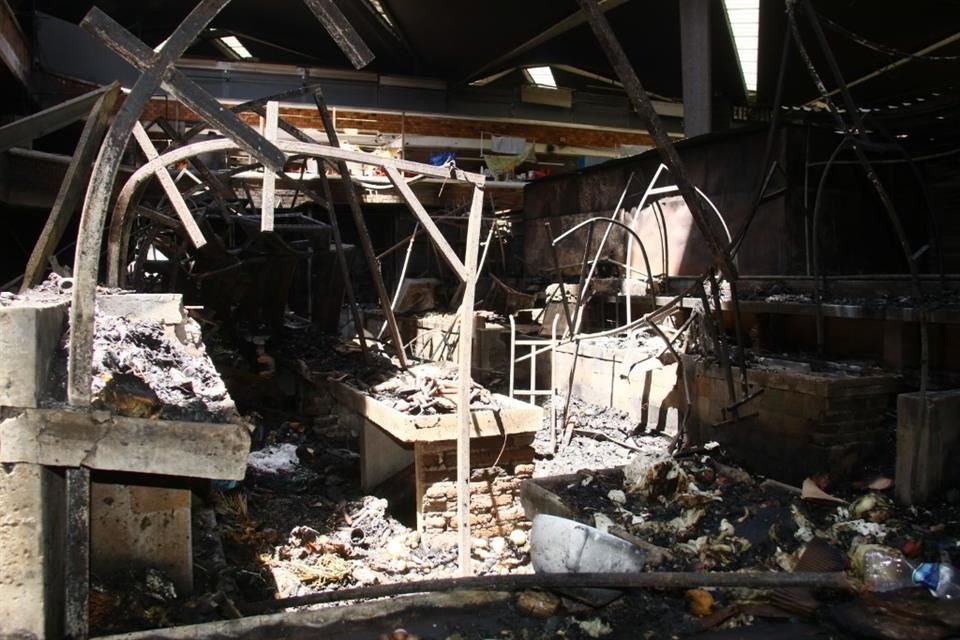 Local afectado por el incendio en el Mercado San Juan de Dios.