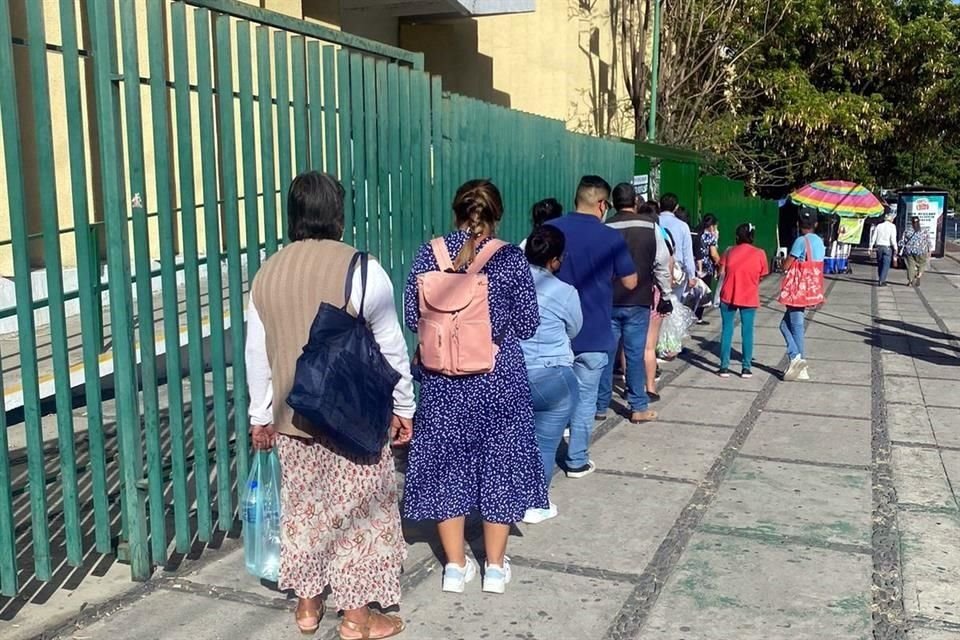 Exterior de la Clínica 89 del IMSS, en Guadalajara.