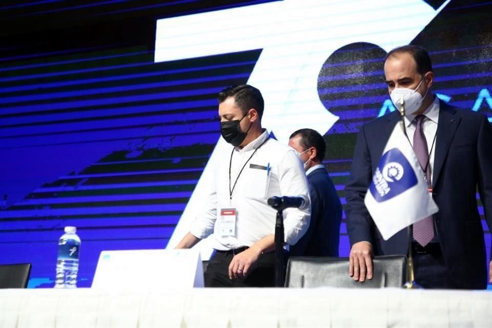 Luis Donaldo Colosio (izq.), Alcalde de Monterrey, y Rodrigo Fernández, presidente de Caintra.