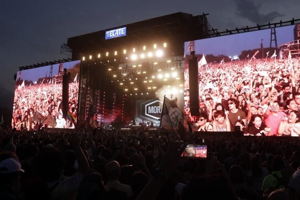 Miles de fans acudieron al segundo día del Tecate Pa'l Norte 2022, en el Parque Fundidora