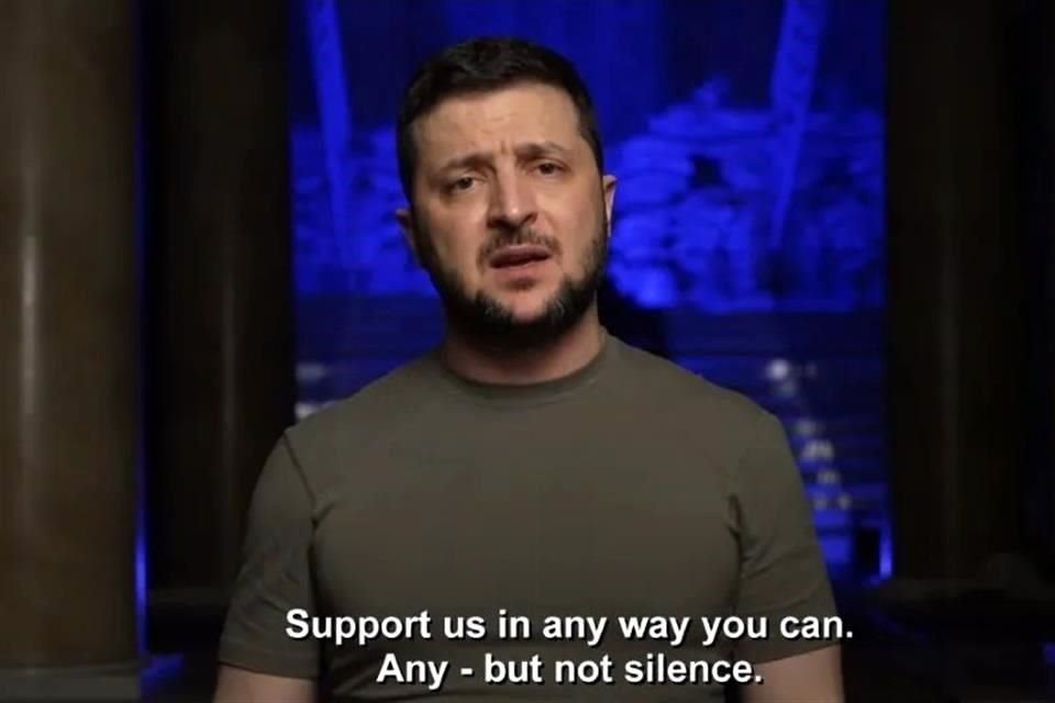 El Presidente ucraniano Volodymyr Zelensky apareció en un video en los Grammys, donde habló sobre cómo la guerra silencia la música.