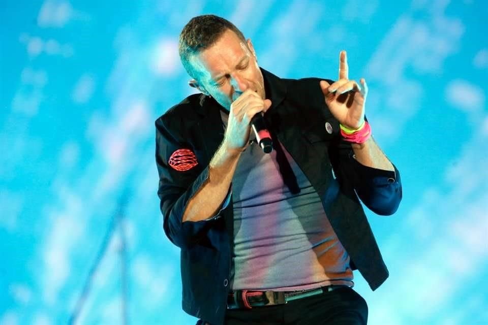 La agrupación británica Coldplay ofreció este domingo una noche llena de color y hermandad, en el primero de sus cuatro shows en la CDMX.