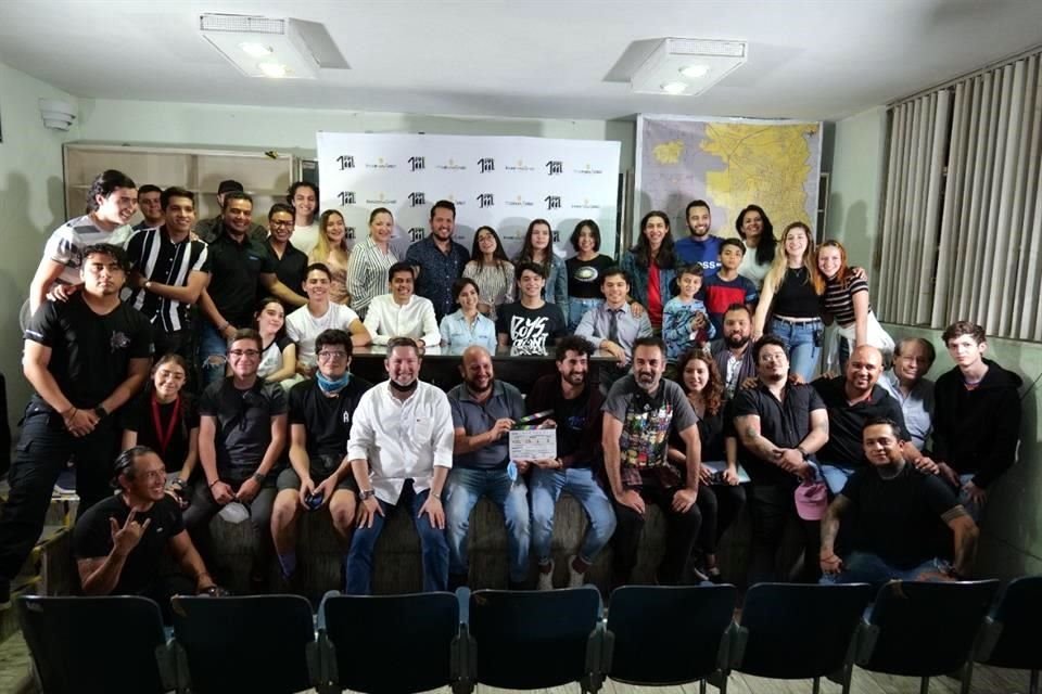 Alumnos de un diplomado de Imaginary Spirit Films recibieron apoyo de academias e iniciativa privada, para realizar la película Acechado.