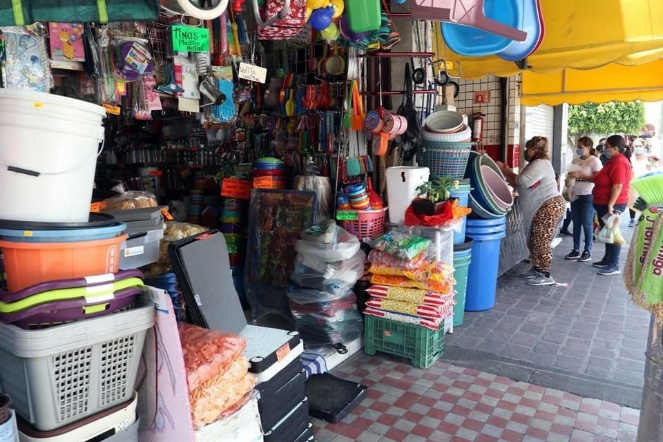 Las actividades terciarias, que incluyen al comercio, registraron una disminución del 2.28 por ciento en el último trimestre de 2020.