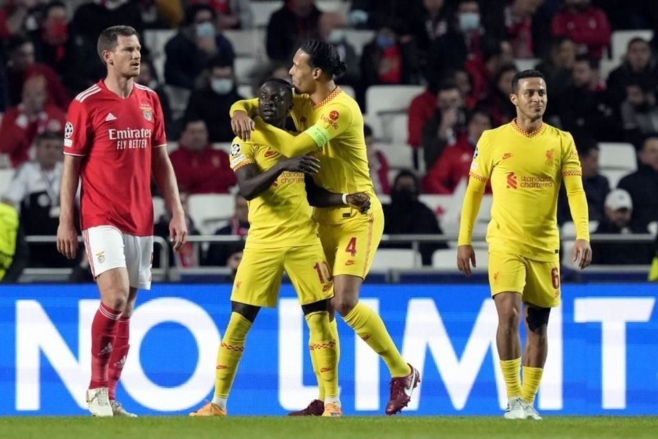 Los Reds, hoy de amarillo, buscarán en casa sellar el pase.