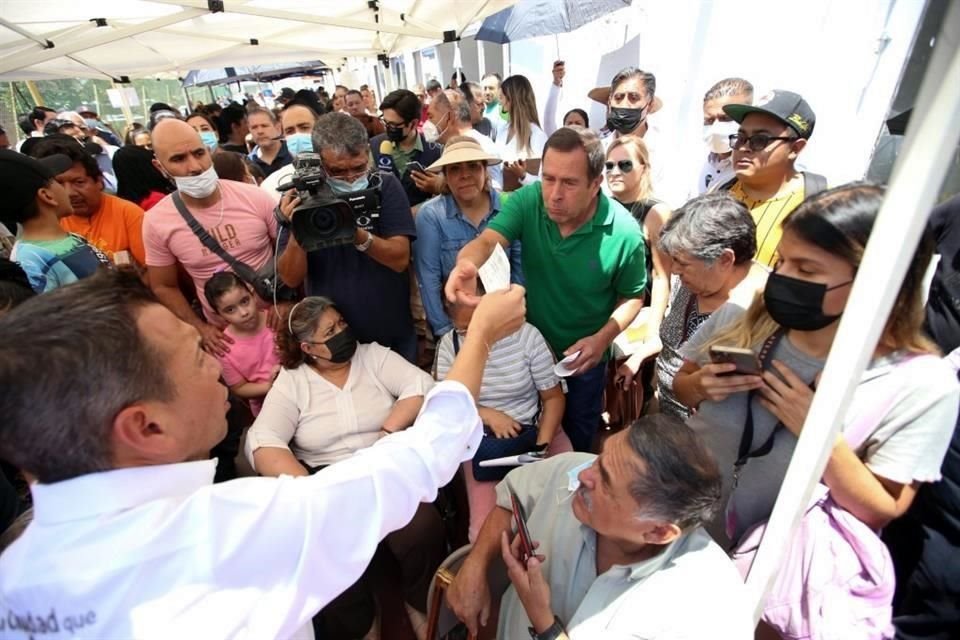 Locatarios del Mercado San Juan de Dios reciben apoyos económicos.