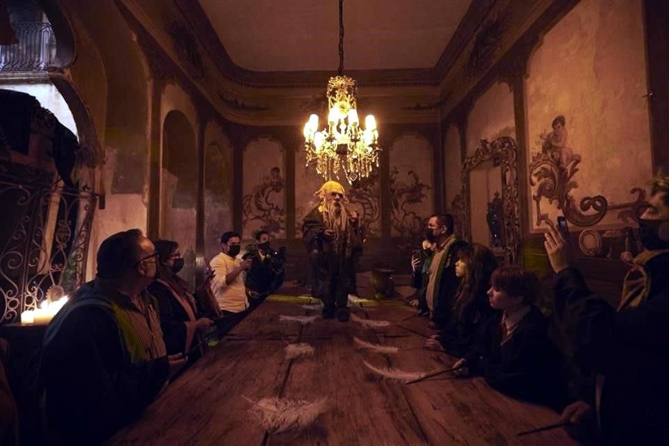 La experiencia está basada en la primera entrega de la saga, Harry Potter y La Piedra Filosofal.
