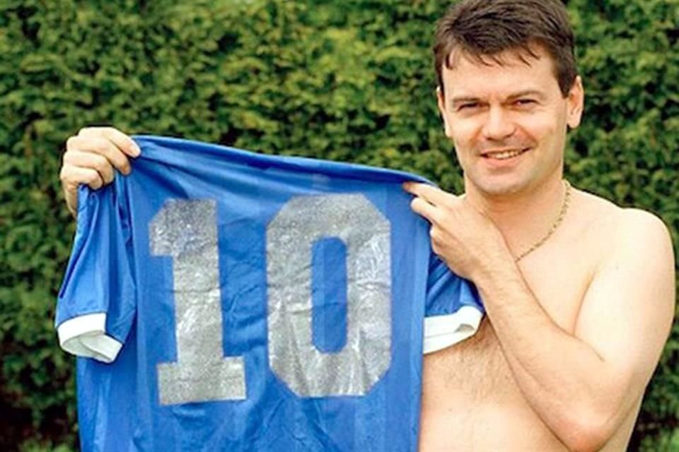 En su momento, Steve Hodge reconoció que sus compañeros de Selección se molestaron con él por haber intercambiado camisetas con Diego Maradona.
