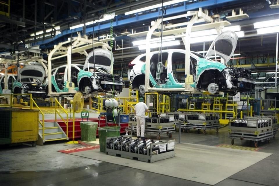 La producción de autos en México registró una fuerte desaceleración en marzo respecto al mes previo.