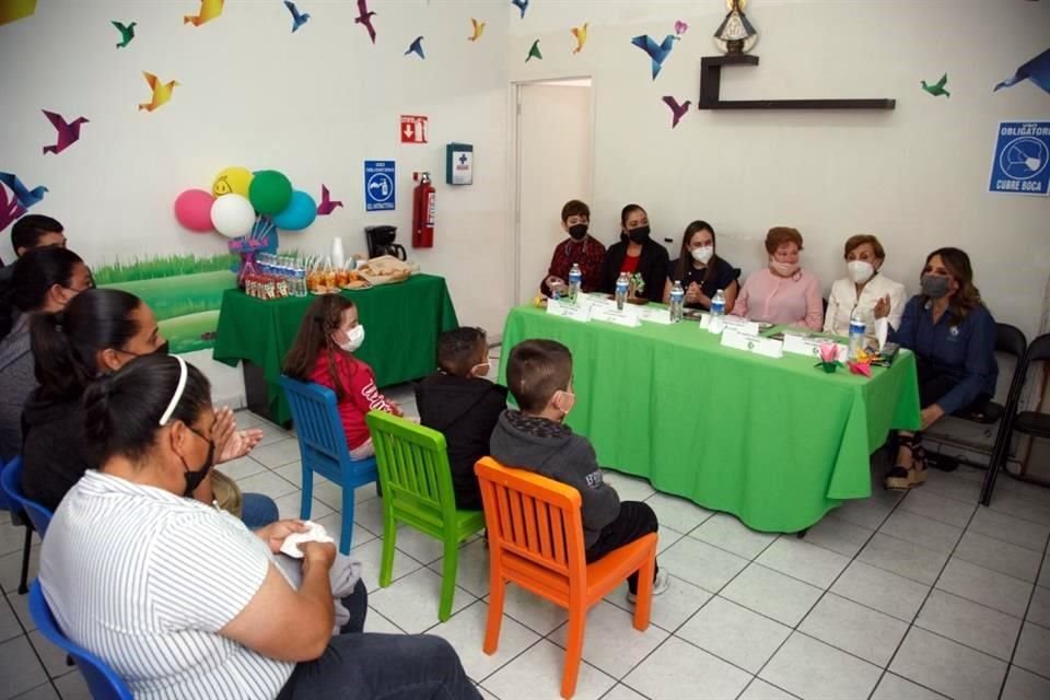 Entrega de recursos económicos para tratamientos para niños con cáncer.