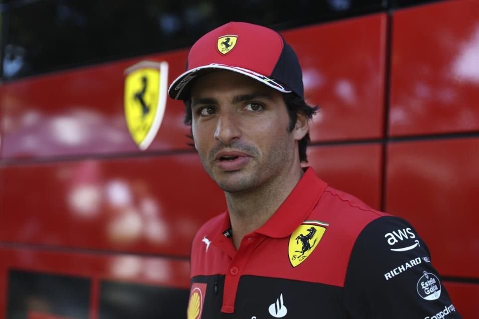 Carlos Sainz sabe que en la Scuderia deben ser perfectos para lograr los títulos de Pilotos y Constructores.