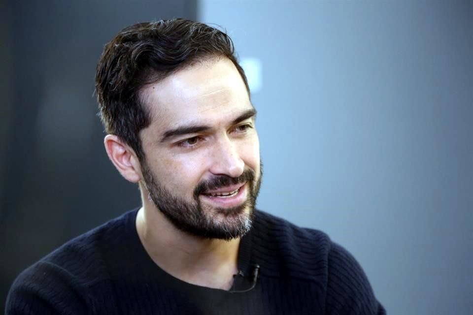 El actor Alfonso Herrera también ha estado en proyectos como Sense8 y Ozark.