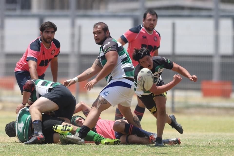 Juego de rugby en la Unidad Deportiva Tlaquepaque José Clemente Orozco.