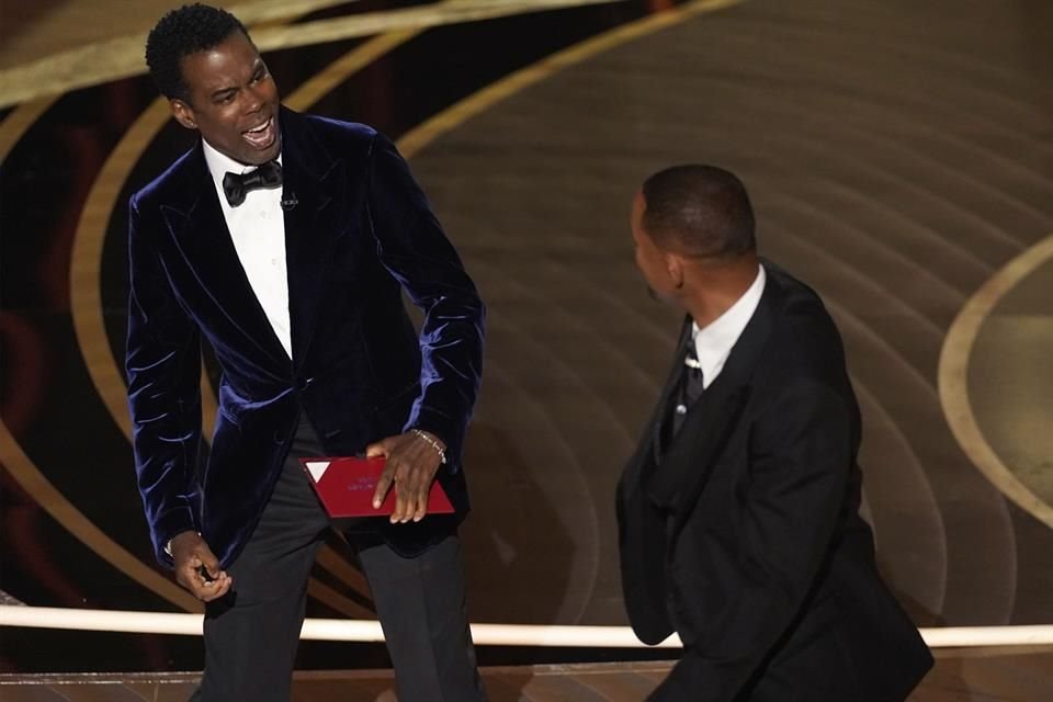 Durante su show en California, el comediante Chris Rock dijo que no hablará sobre la bofetada de Will Smith hasta que le paguen.