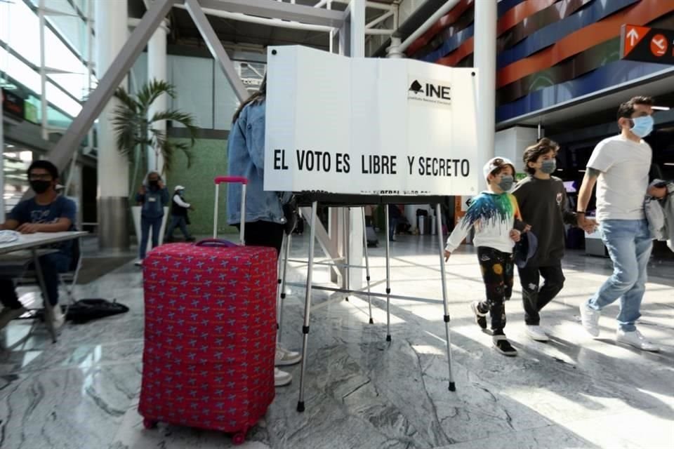 En el Aeropuerto de Guadalajara se instaló una casilla especial, que fue usada por personas de otros estados, principalmente.