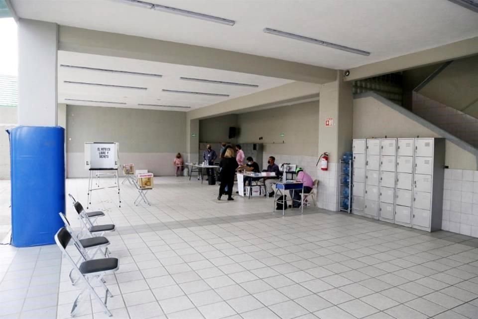 En la consulta de Revocación de Mandato predominó la apatía. Aunque algunas casillas de la ZMG tuvieron nutrida afluencia -sólo al principio- en otras la asistencia fue mínima.