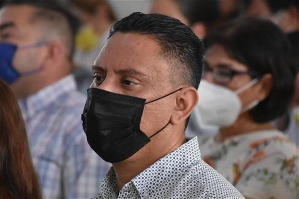 Roberto Sánchez Rojas, regidor del Ayuntamiento de Villa de Álvarez, Colima, fue atacado a balazos; se encuentra estable y fuera de peligro.