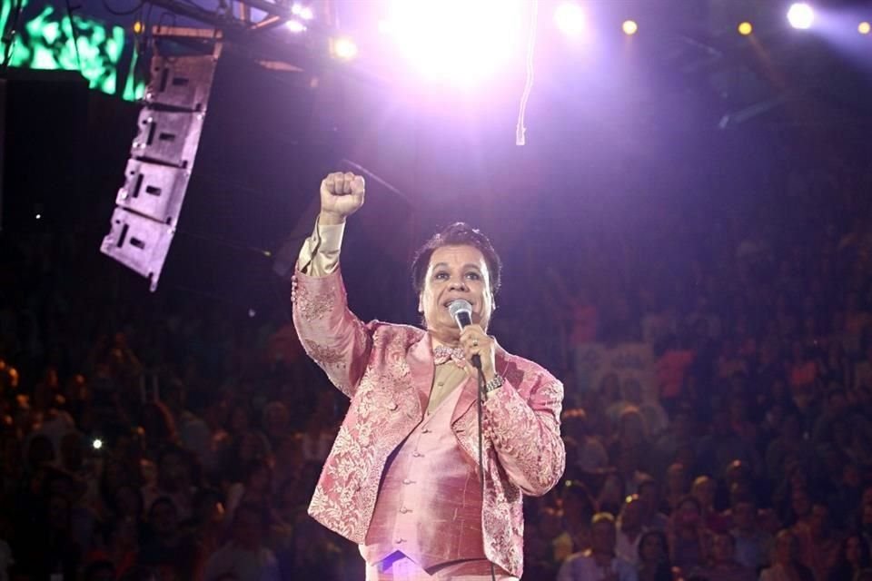 La firma Universal Music Group adquirió los derechos de la música del cantautor mexicano Juan Gabriel, de acuerdo con Billboard.