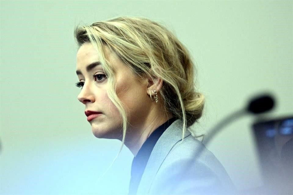 Los abogados de Johnny Depp aseguran que Amber Heard inventó sus problemas de violencia doméstica con el actor para beneficiar su carrera.