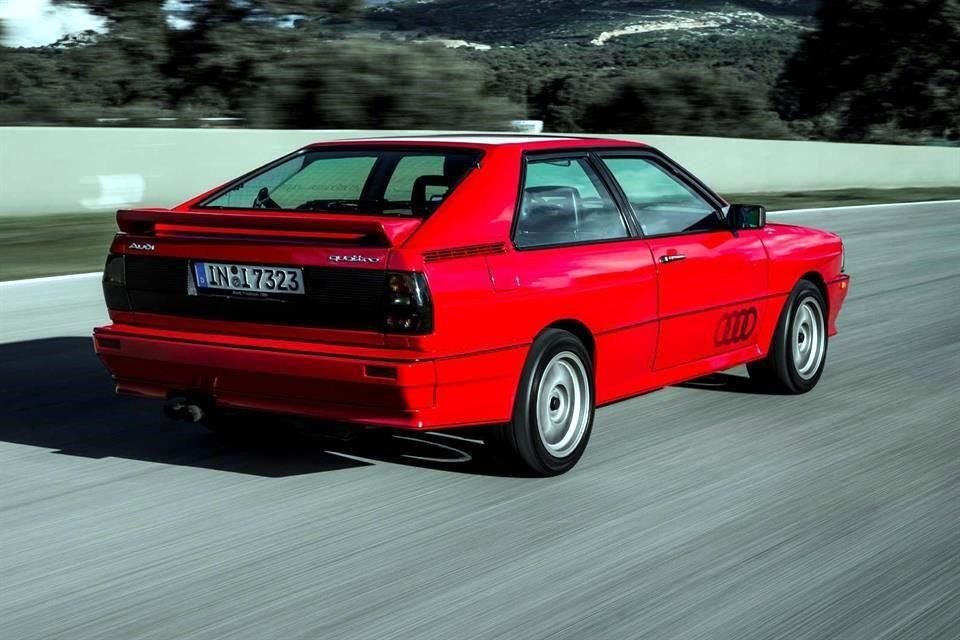 Era capaz de generar una potencia de 200 caballos de fuerza y 210 lb-pie de torque.