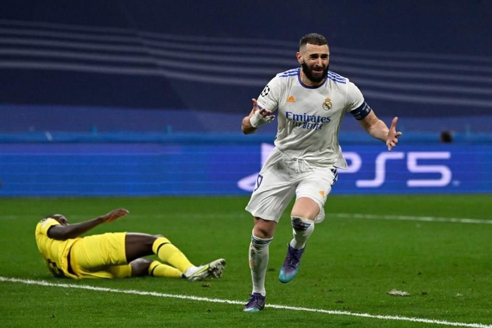 Karim Benzema celebra el gol que pone al Real Madrid en las Semifinales de Champions.