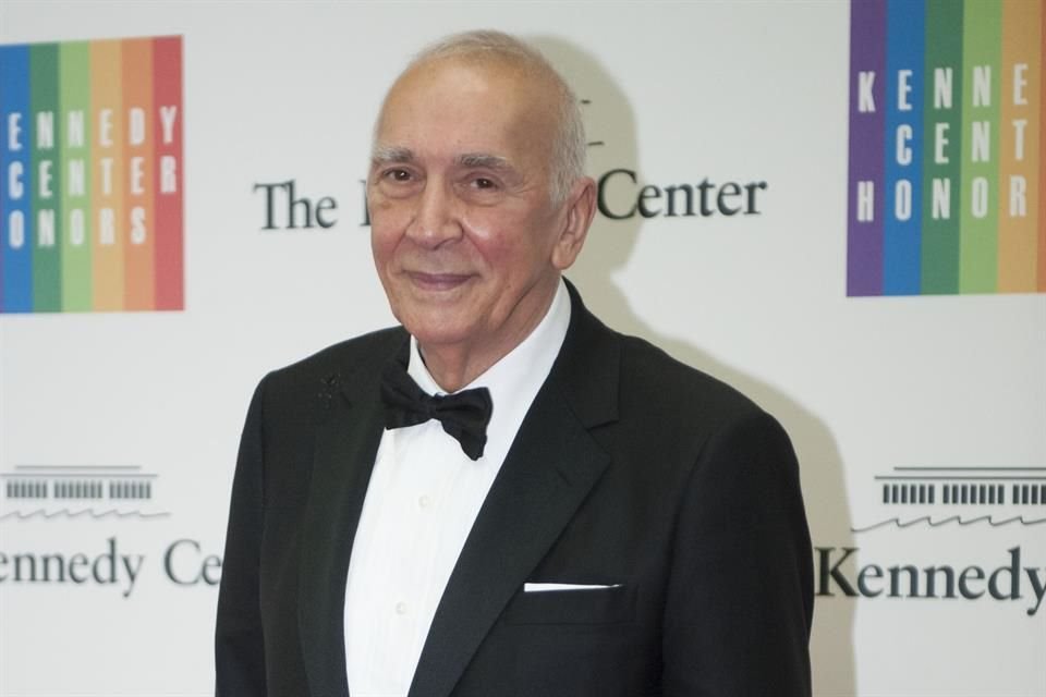 Investigan al actor Frank Langella por acoso sexual.