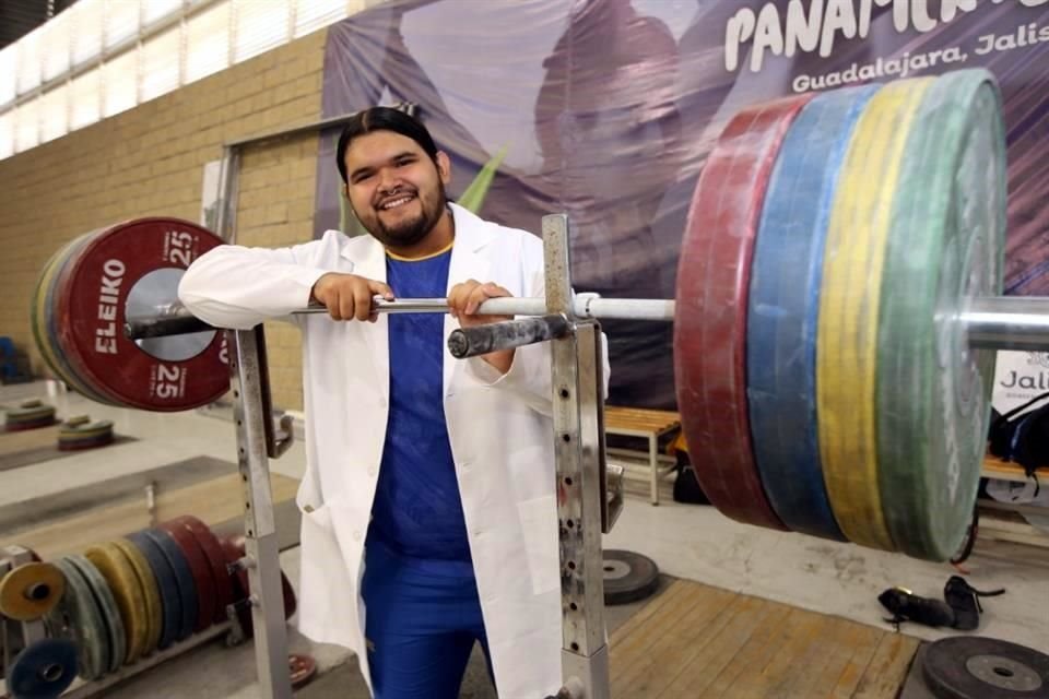 Jorge Emilio Hernández Ruan es un apasionado de la medicina, pero también de la halterofilia.