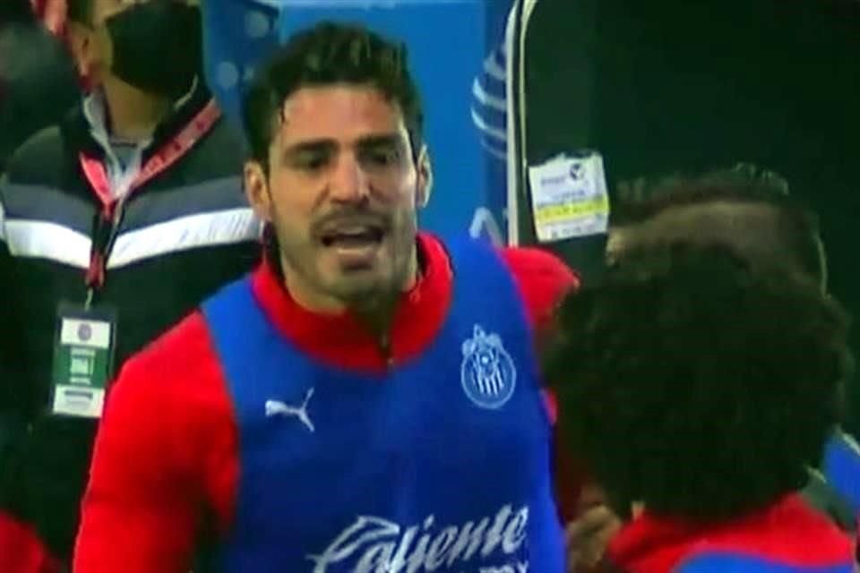 'Pollo' Briseño tuvo un altercado con su compañero 'Chino' Huerta, al término del partido de Chivas contra Toluca.