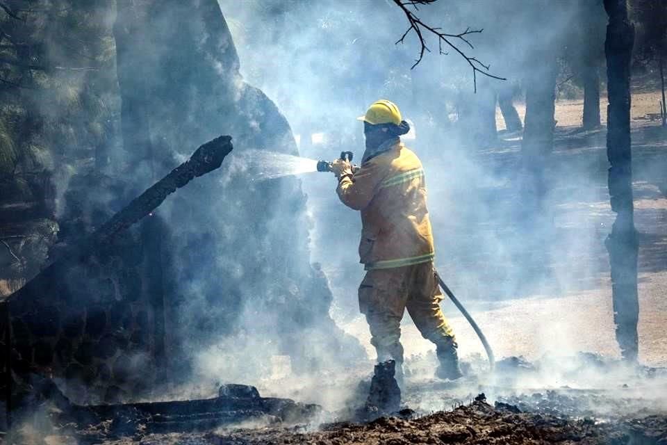 Para hacer frente a los incendios, la Semadet informó que reforzará un operativo de contención.