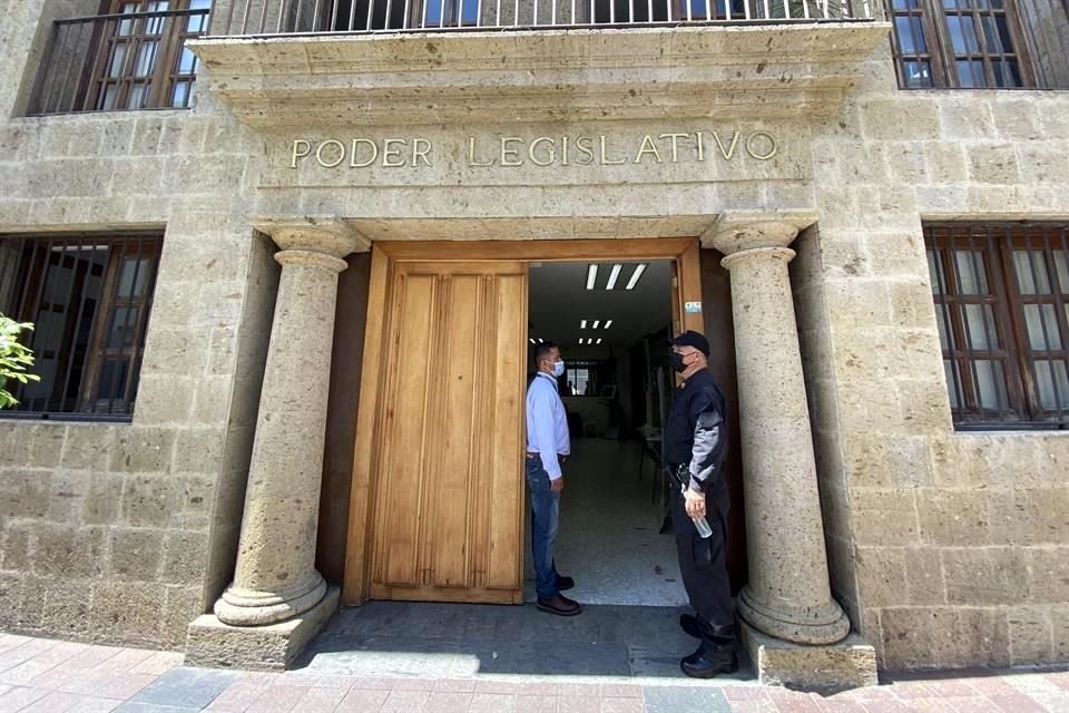 Acceso de Calle Independencia del Palacio Legislativo.
