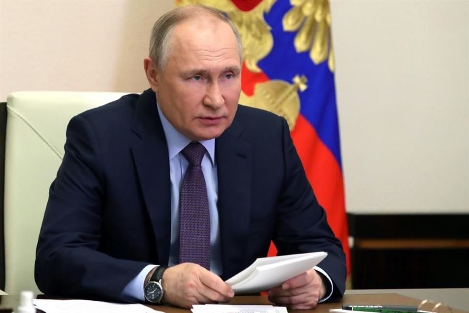 El Presidente ruso Vladimir Putin en una videollamada de trabajo este jueves.