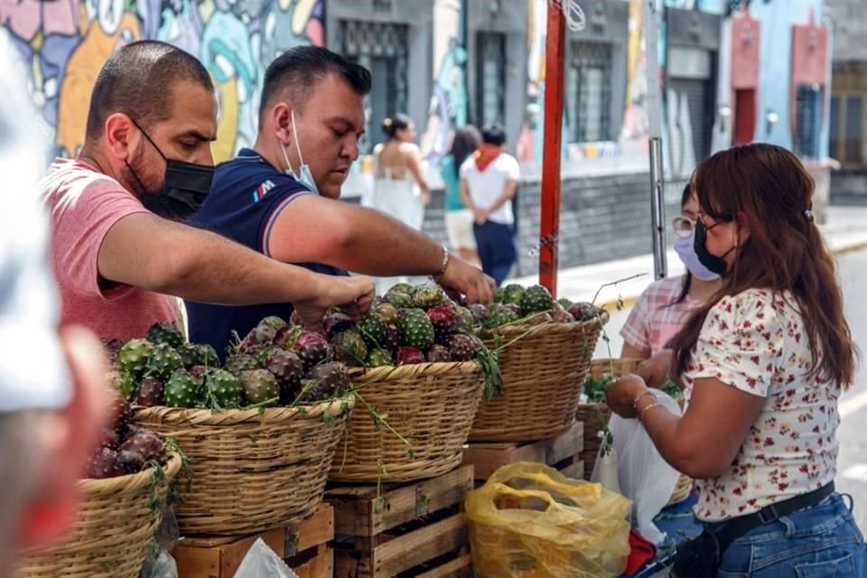 Ya se instalaron los primeros puestos en Las 9 Esquinas, lugar tradicional de venta de pitayas.