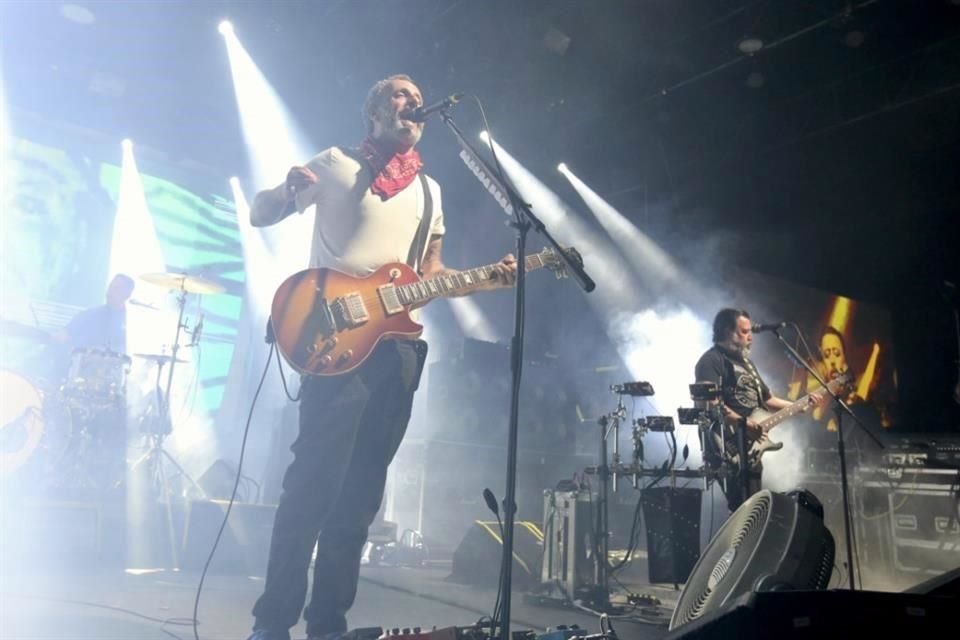 Los 'molachos' ofrecieron en directo lo más nuevo: 'No Olvidamos'.