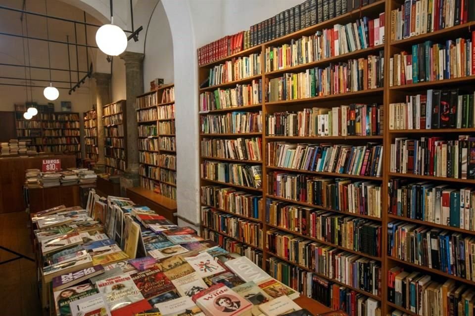 José Barba describe que relacionar a la gente con la lectura es una pequeña conquista.