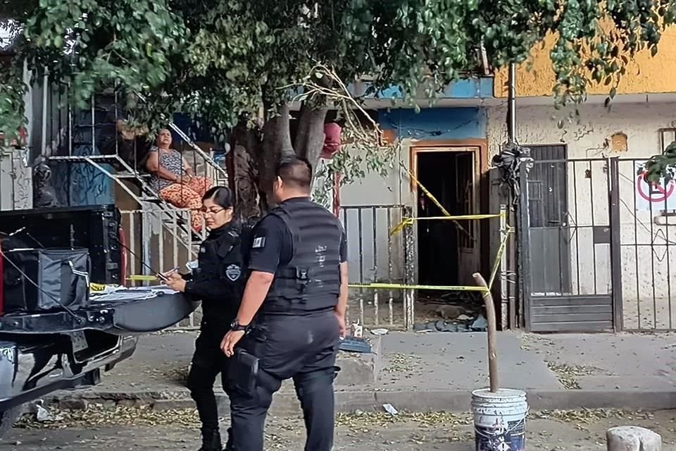 Policías estatales que acudieron al sitio confirmaron que el fallecido se trataba de un hombre, de aproximadamente 35 años, llamado Marco.