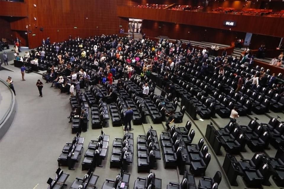 Diputados de Va por México dejaron la sesión y se abstendrán en la votación.