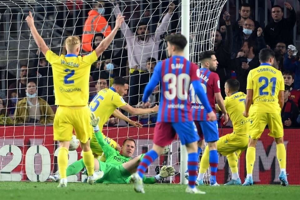 El Cádiz se metió al Camp Nou para salir con los tres puntos.