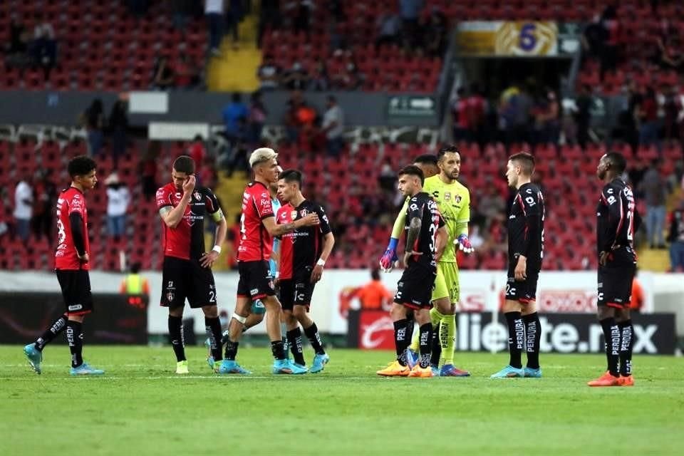 Durante el partido Atlas contra Mazatlán, en el que los rojinegros cayeron por 2-1.