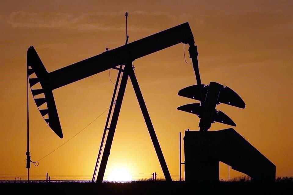 The oil market is experiencing a highly volatile day.