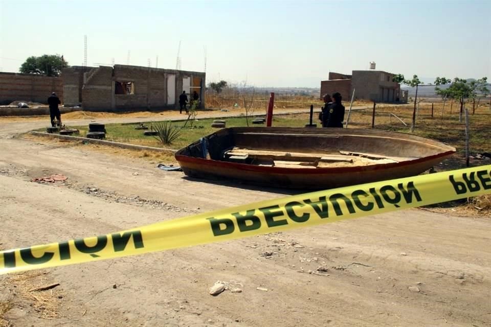 Policía de Tlajomulco llegó al Circuito Pintores ante el reporte del hallazgo de un cadáver.