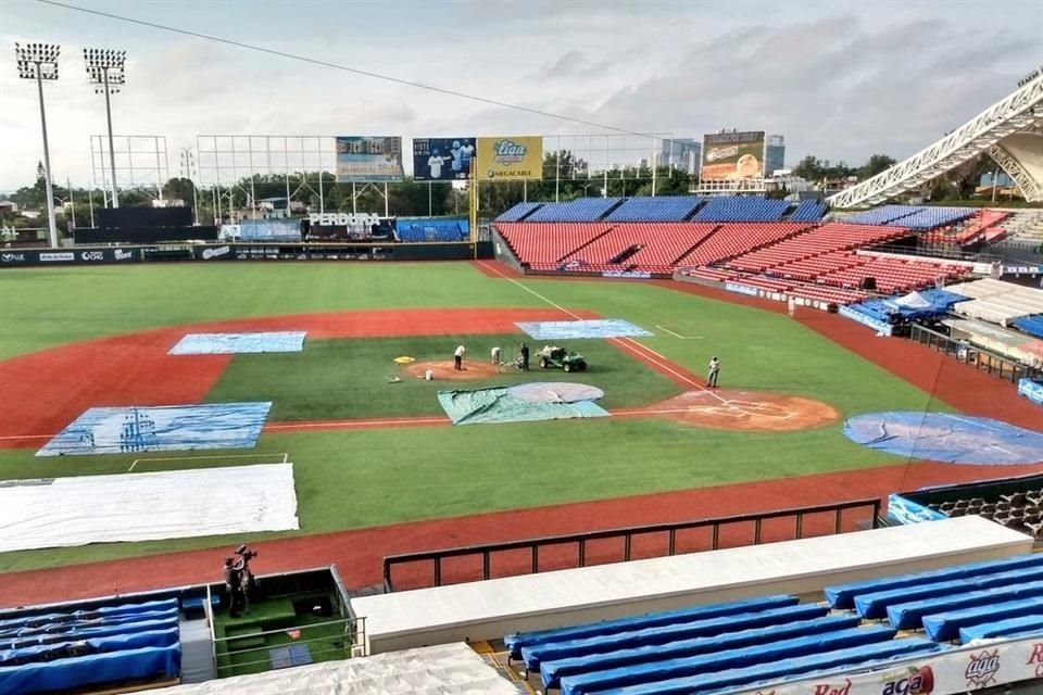 Montado para los Juegos Panamericanos de 2011, el óvalo quedó sepultado por las gradas cuando el inmueble se transformó en parque de beisbol. 