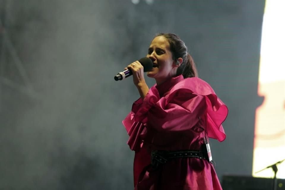 Para promocionar su reciente disco, Amor Adolescente, Ximena Sariñana, alista un concierto especial en su Ciudad natal, este 6 de mayo.