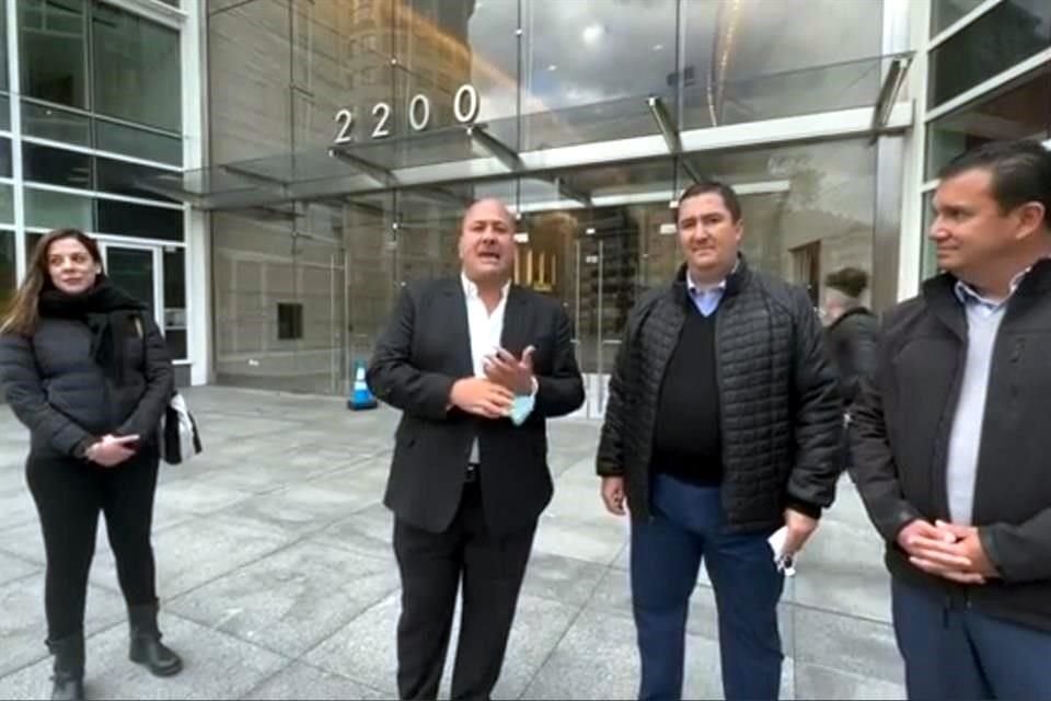 El Gobernador Enrique Alfaro, afuera de las instalaciones de la oficina de representación de Jalisco en Washington.