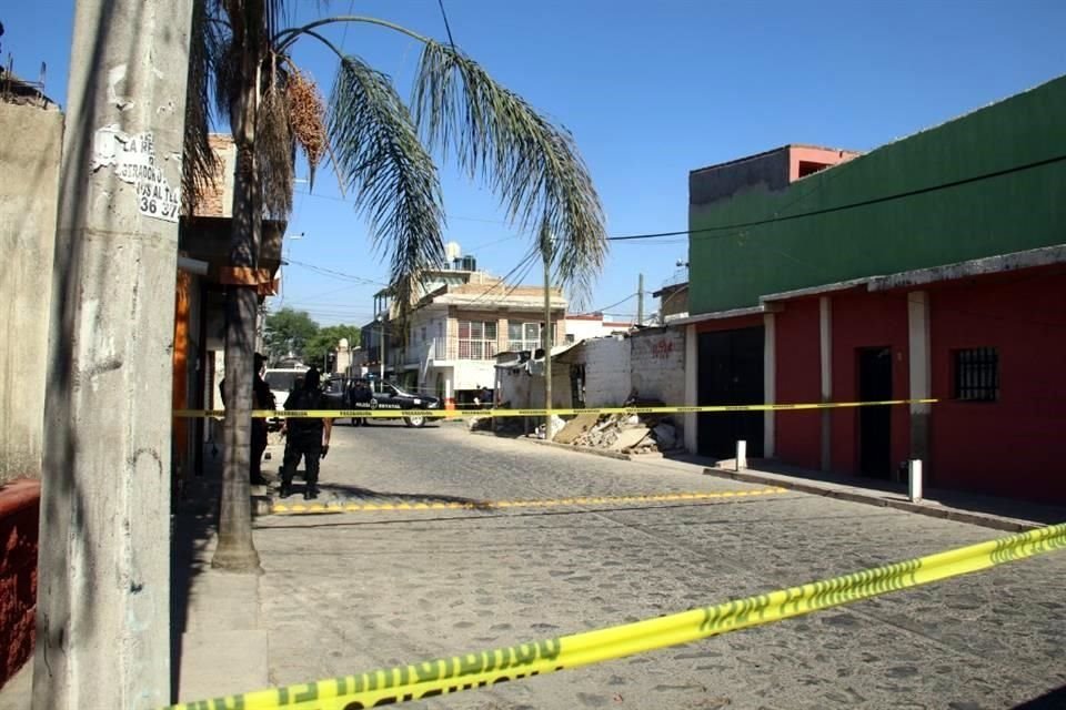 Alrededor de las 09:30 horas se reportó un bulto sospechoso en el cruce de las calles Real Sala de Justicia y Pueblo de Toluquilla, en la Colonia San Sebastianito, en Tlaquepaque.