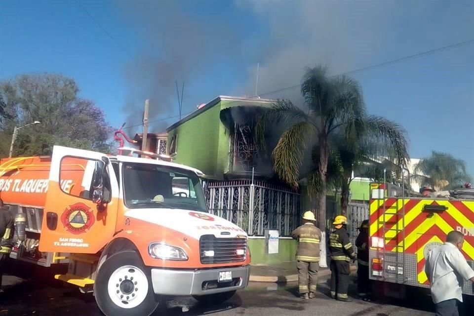Incendio en una casa ubicada en  Colonia Loma Bonita Ejidal, en Tlaquepaque.